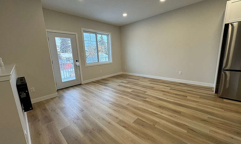 3 Bed In Lacombe - R...