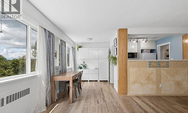207 2494 Cornwall Av...