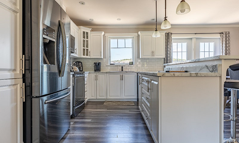 Just Listed With Apa...