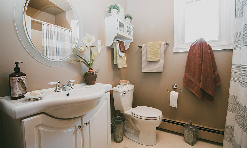 Acreage Living With ...