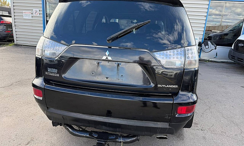 2010 Mitsubishi Outl...