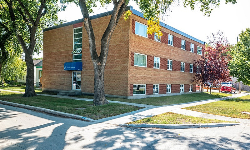 690 Fleet Ave- 1 Bed...