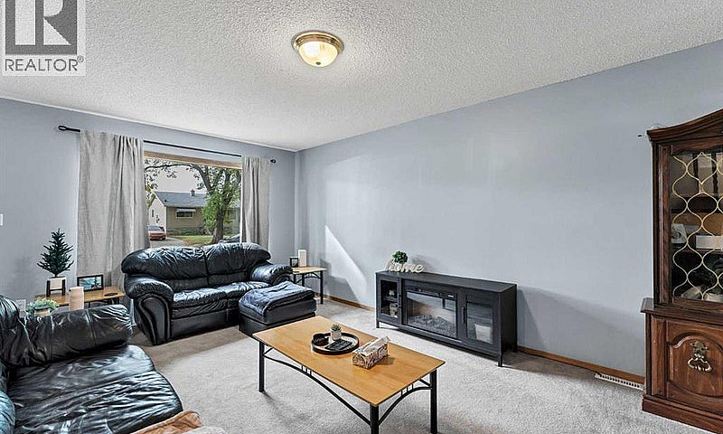 2685 15 Avenue Se Me...