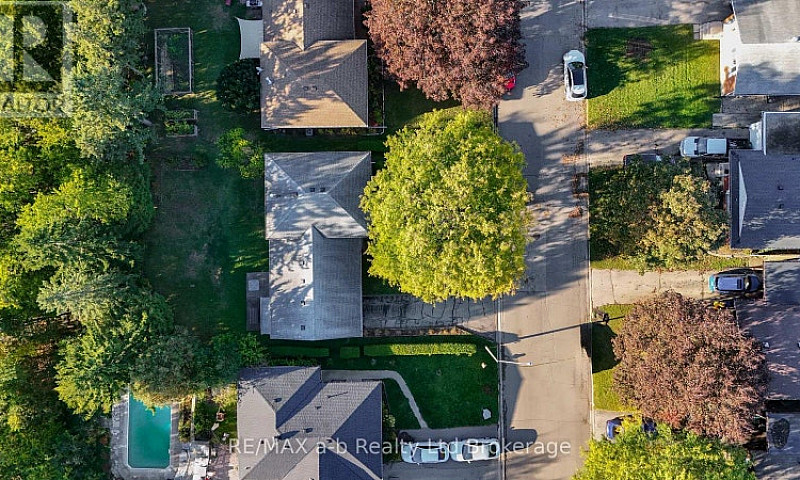 20 Pinecrest Avenue ...