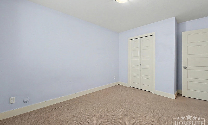 Bright 2-Bedroom Bas...