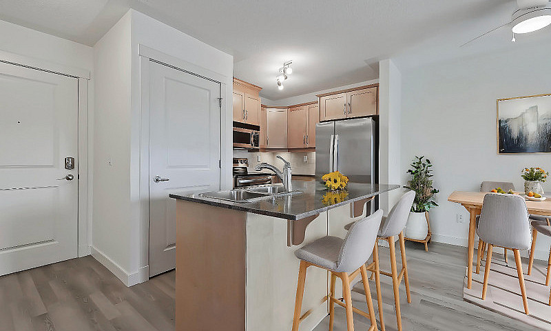 Top Floor Unit | Und...