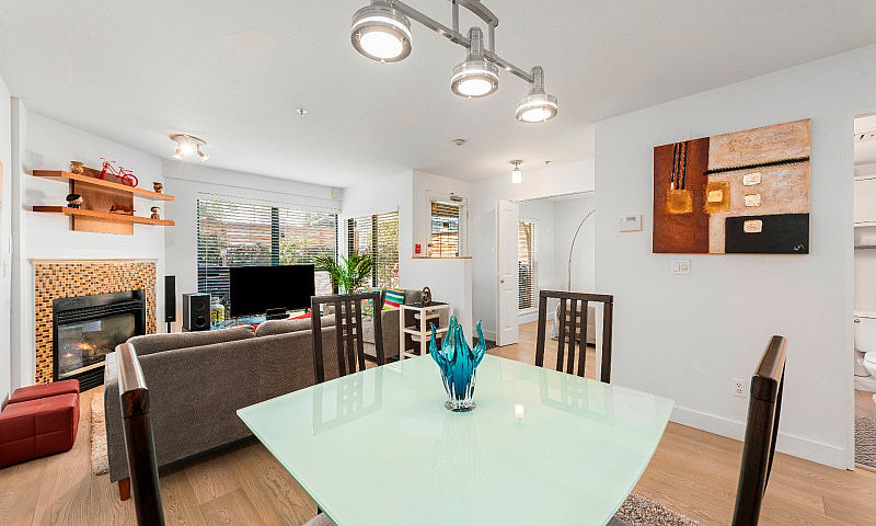 Fairview 2Br+Den Gar...