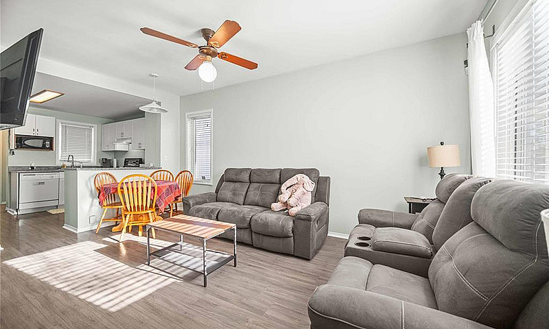 4-Bedroom House In S...