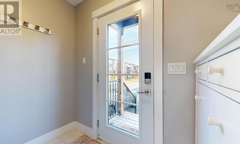 16 Sam Crescent Elms...