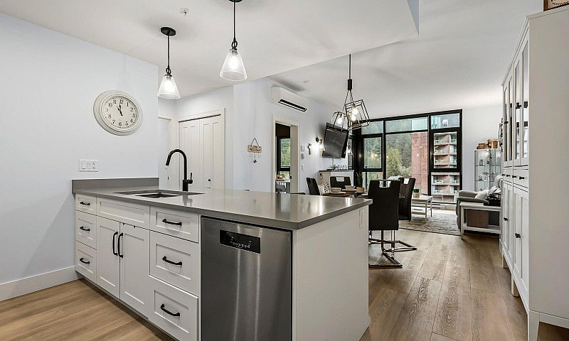 608 120 Esplanade Av...