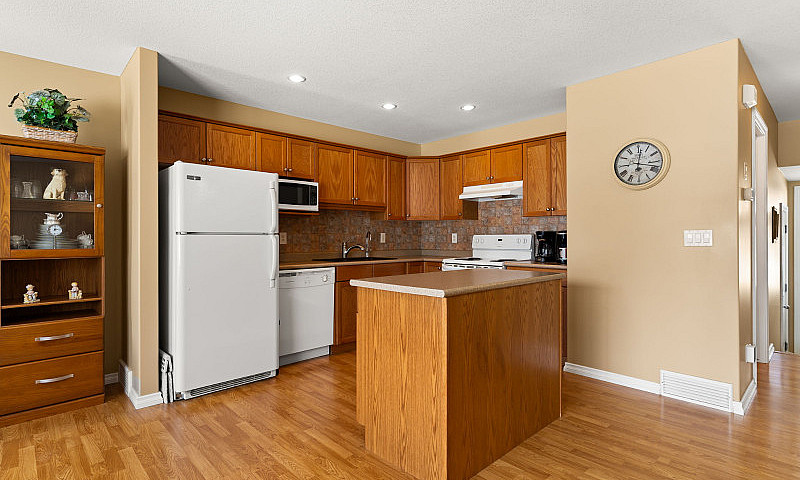 321 Pickard St N - C...