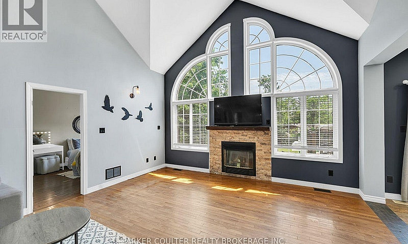 12 Mariposa Crescent...
