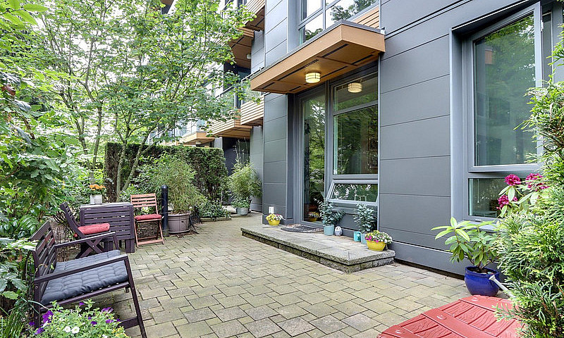 Townhouse Style Livi...