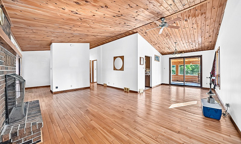 Sprawling Bungalow O...