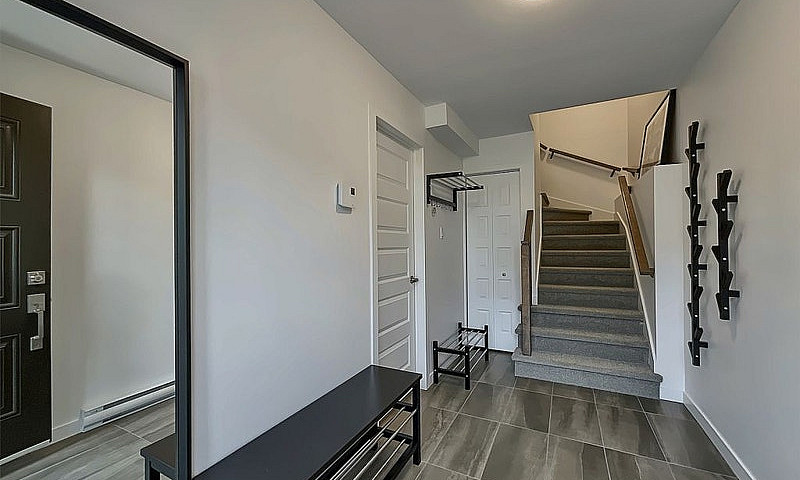 $719,900 - Townhouse...