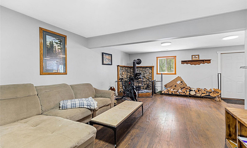 753 Leonie Creek Roa...