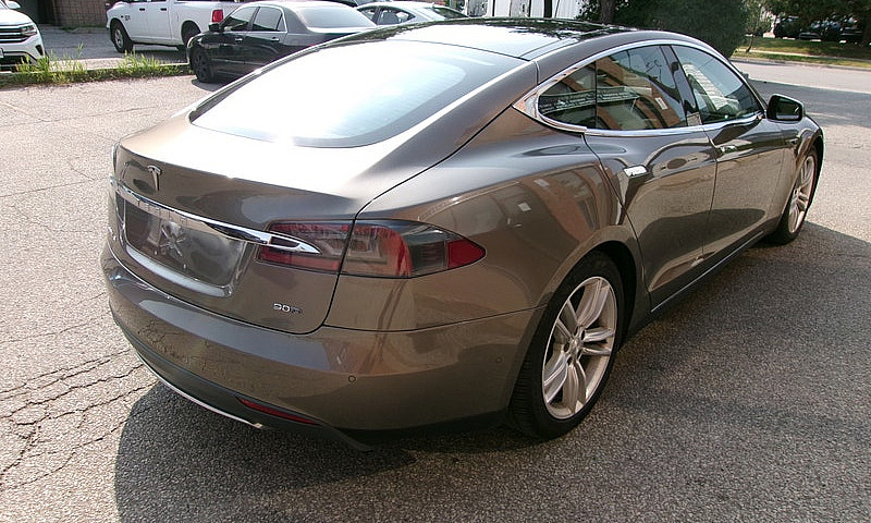2016 Tesla Model S 9...