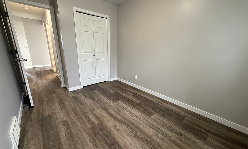 Newly Renovated 3-Be...