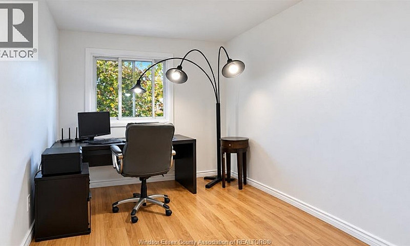 3096 Meadowbrook Lan...
