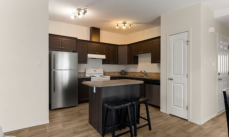 183 Chateau Cres - S...