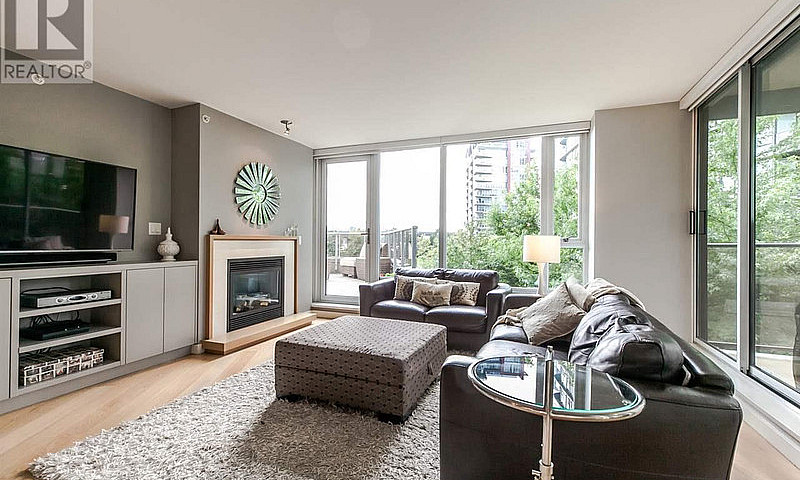 305 8 Smithe Mews Va...
