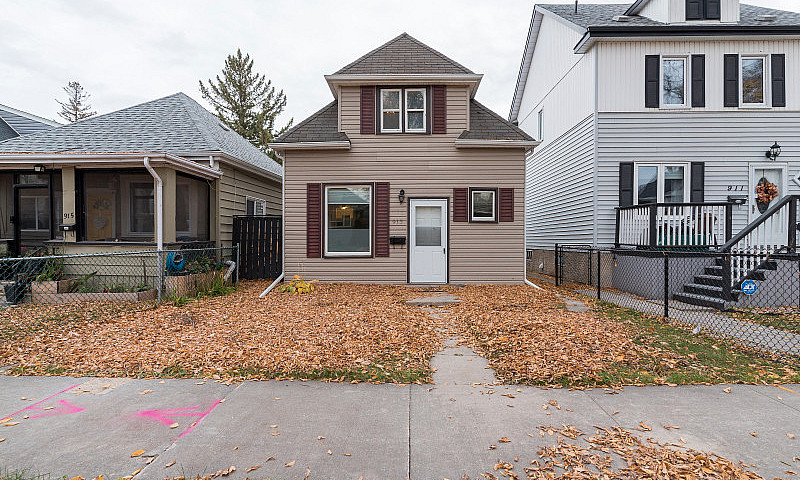 House For Sale 913 A...