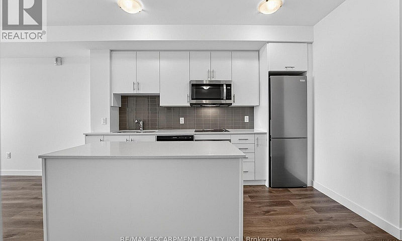 822 - 461 Green Road...