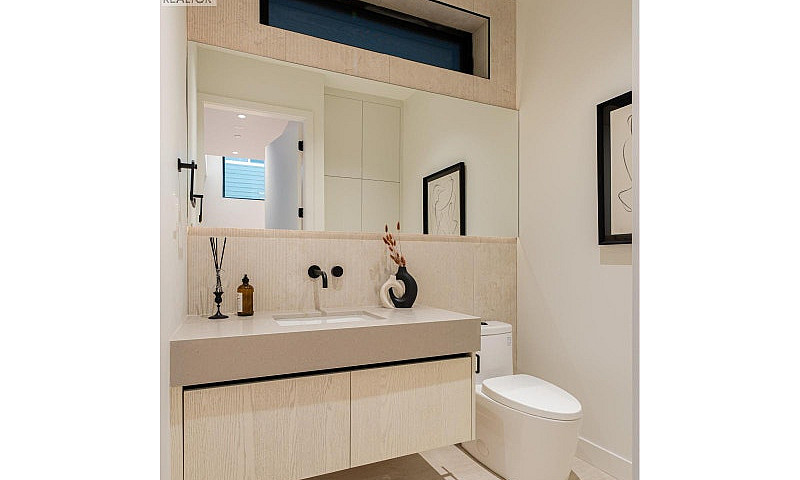 1 4018 W 21St Avenue...