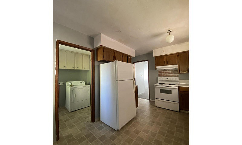 15855 Vine Avenue Wh...