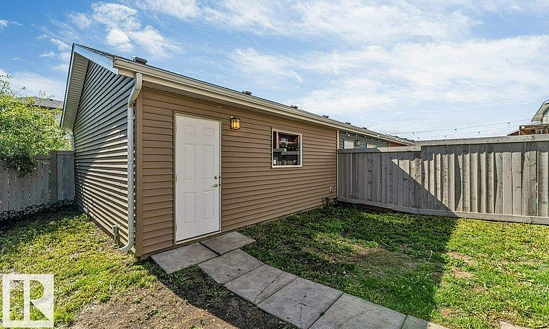 2122 24 St Nw Edmont...