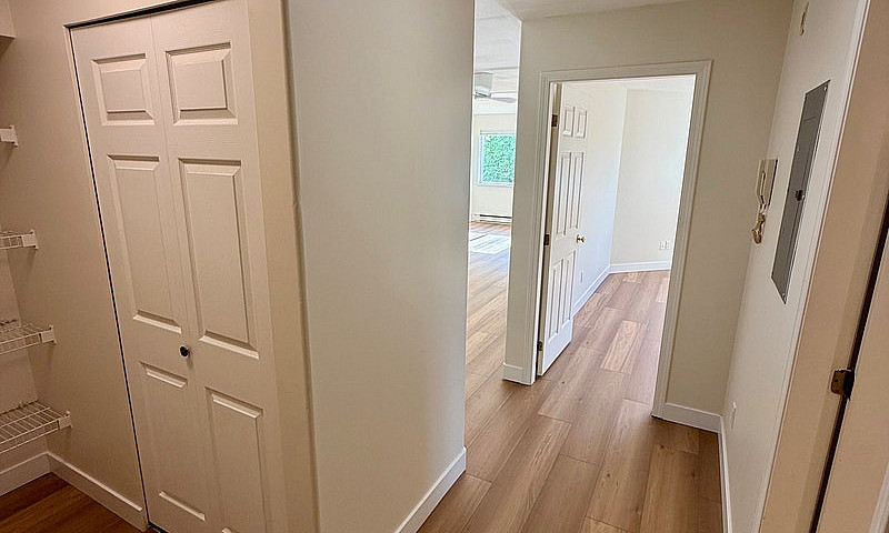 Spacious 1 Bedroom 1...