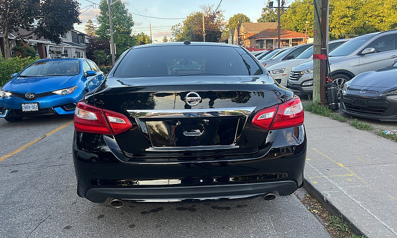 2017 Nissan Altima 2...