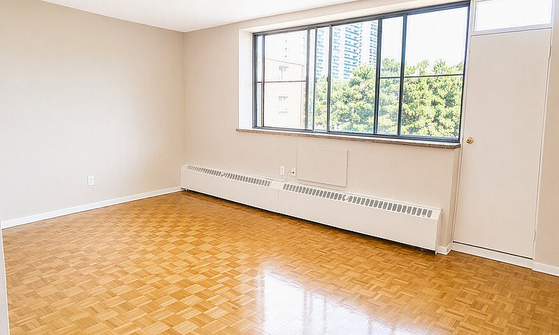 Bachelor Apartment F...