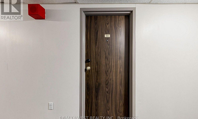 102 - 370 Dixon Road...