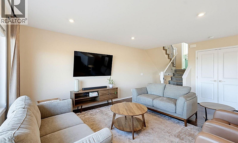 263 Eaton Crescent S...