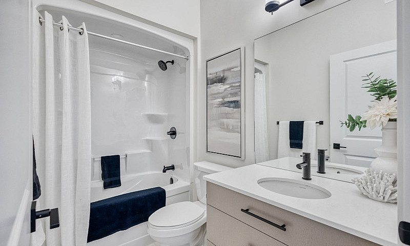 Stunning 1297Sqft 2B...