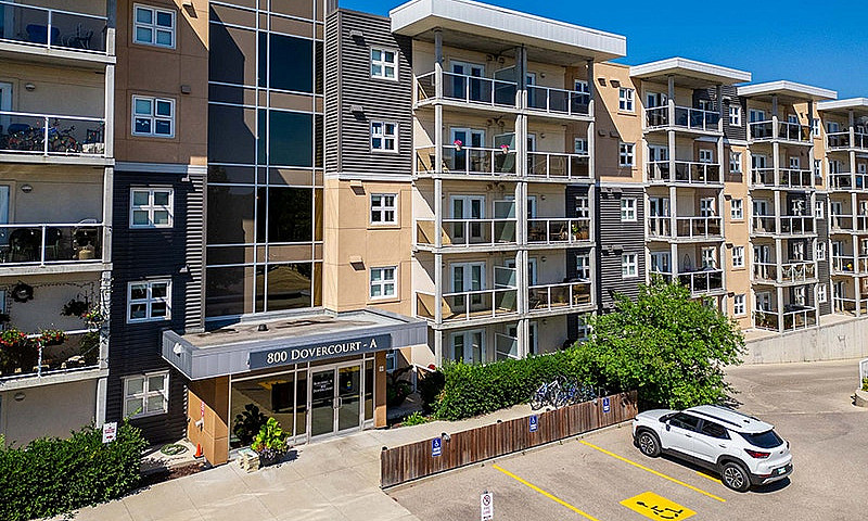 Elegant 2Br Suites I...