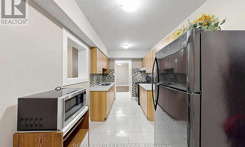 102 - 370 Dixon Road...
