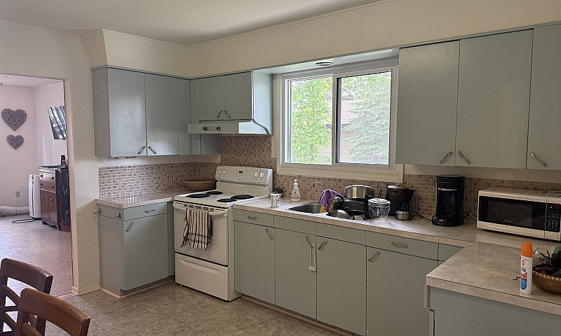 Home For Sale! 210 R...