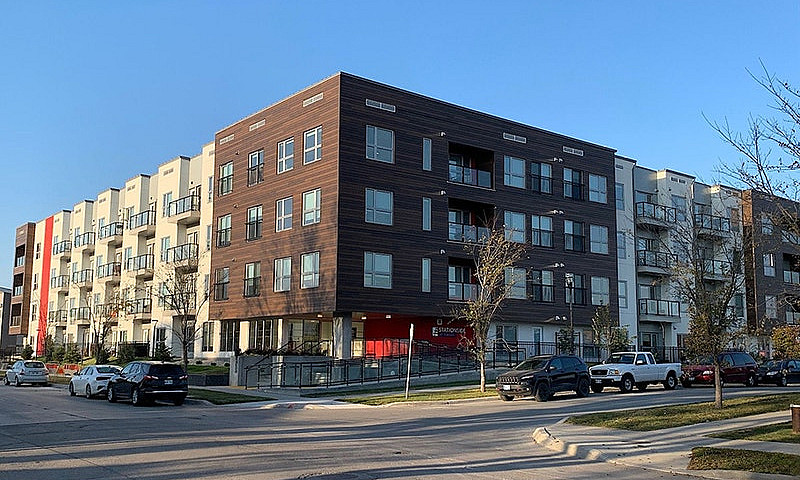 Modern 1 Br Suite In...