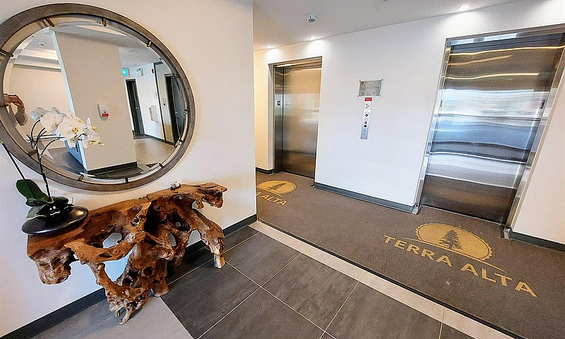 2 Bedroom + Den Apar...