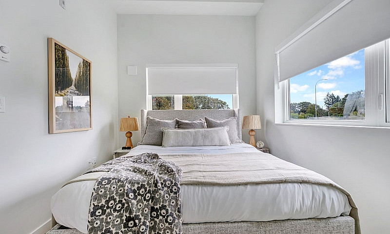 2 Bedrooms Apartment...