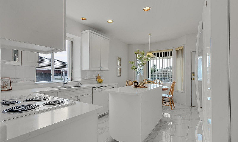 12256 64A Avenue Sur...