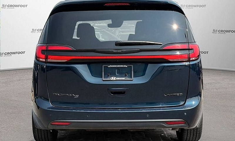 2025 Chrysler Pacifi...