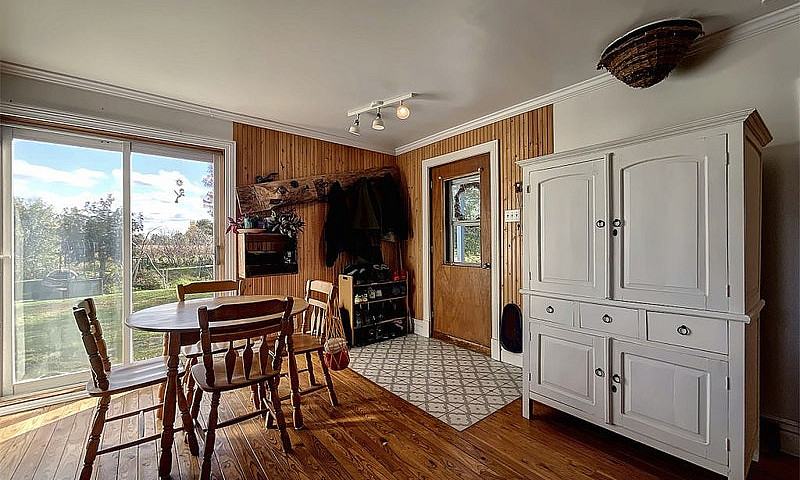 $384,000 - Country H...