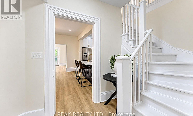 12 John Street W Bla...
