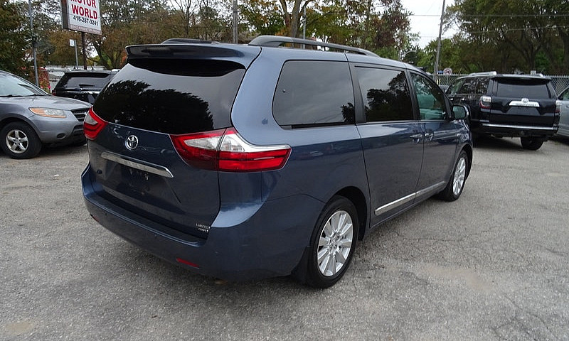 2017 Toyota Sienna ...