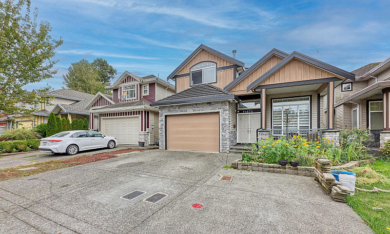 14674 80A Avenue Sur...