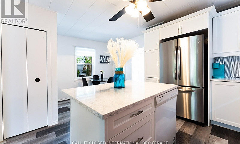326 Smith Street Cen...
