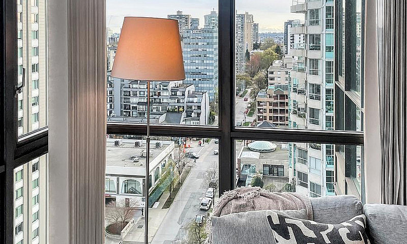 2011 1331 Alberni St...